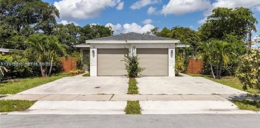 House in Fort Lauderdale, Florida 3 bedrooms, 132.66 sq.m. № 2076909