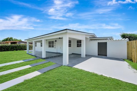 Casa en Miami, Florida 5 dormitorios, 172.24 m2 № 1974383