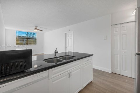 Copropriété à louer à Coral Springs, Floride: 1 chambre, 56.3 m2 № 1996593 - photo 11