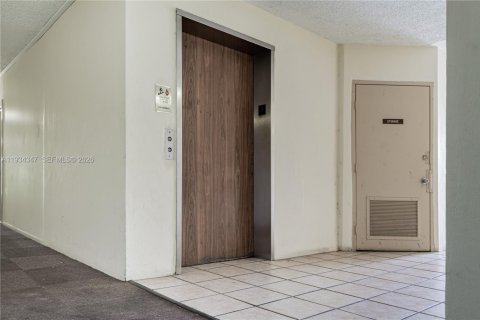 Copropriété à louer à Coral Springs, Floride: 1 chambre, 56.3 m2 № 1996593 - photo 2