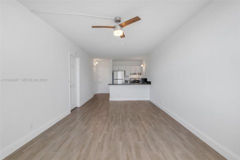 Copropriété à louer à Coral Springs, Floride: 1 chambre, 56.3 m2 № 1996593 - photo 3