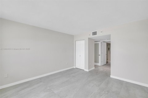 Condominio en venta en Miami Beach, Florida, 2 dormitorios, 100.33 m2 № 1938774 - foto 20