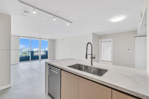 Condominio en venta en Miami Beach, Florida, 2 dormitorios, 100.33 m2 № 1938774 - foto 3
