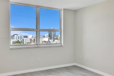 Condo in Miami Beach, Florida, 2 bedrooms  № 1938774 - photo 12