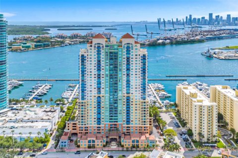 Condo in Miami Beach, Florida, 2 bedrooms  № 1938774 - photo 26