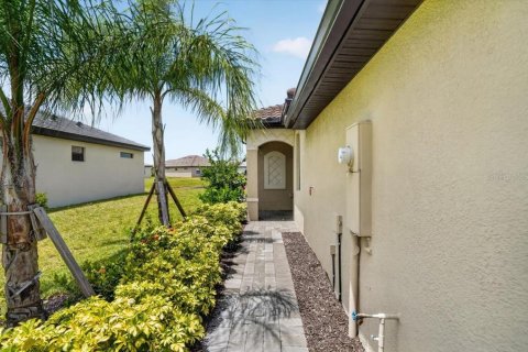 Villa ou maison à louer à Bradenton, Floride: 3 chambres, 145.3 m2 № 2123125 - photo 5