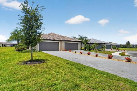 Villa ou maison à louer à Bradenton, Floride: 3 chambres, 145.3 m2 № 2123125 - photo 4