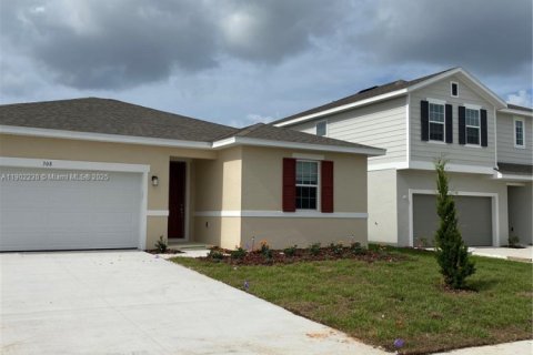 House in Winter Haven, Florida 3 bedrooms № 1953741 - photo 2