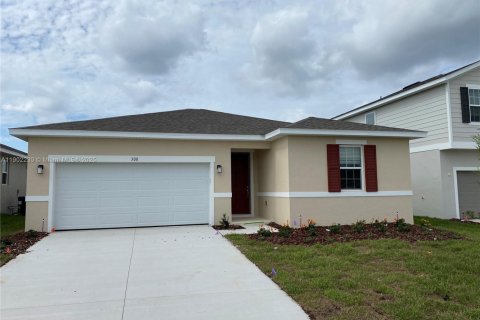 House in Winter Haven, Florida 3 bedrooms № 1953741 - photo 1