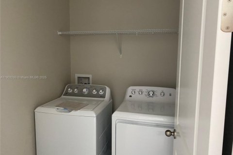 House in Winter Haven, Florida 3 bedrooms № 1953741 - photo 19