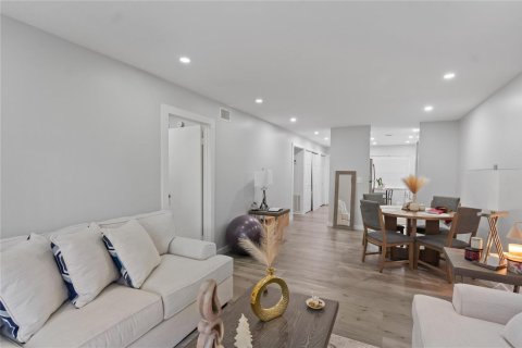 Condominio en venta en Coral Springs, Florida, 2 dormitorios, 90.3 m2 № 2077673 - foto 2