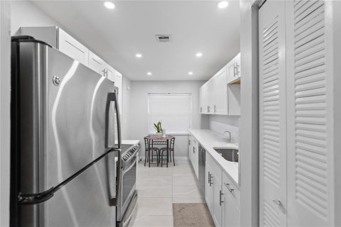 Condominio en venta en Coral Springs, Florida, 2 dormitorios, 90.3 m2 № 2077673 - foto 5