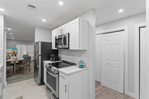 Condominio en venta en Coral Springs, Florida, 2 dormitorios, 90.3 m2 № 2077673 - foto 18