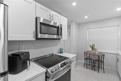Condominio en venta en Coral Springs, Florida, 2 dormitorios, 90.3 m2 № 2077673 - foto 16