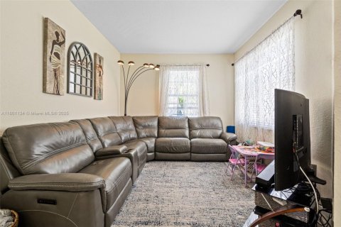 Townhouse in Homestead, Florida 3 bedrooms, 140.1 sq.m. № 1861950 - photo 4