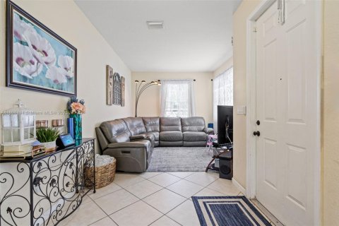 Townhouse in Homestead, Florida 3 bedrooms, 140.1 sq.m. № 1861950 - photo 3