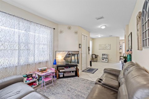 Townhouse in Homestead, Florida 3 bedrooms, 140.1 sq.m. № 1861950 - photo 5
