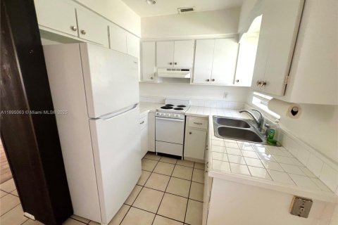 Condo in Oakland Park, Florida, 1 bedroom  № 1947506 - photo 4