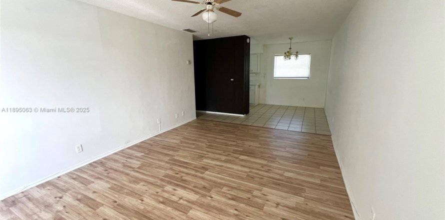 Condo in Oakland Park, Florida, 1 bedroom  № 1947506
