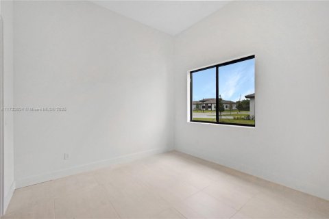 Villa ou maison à louer à Davie, Floride: 5 chambres, 405.89 m2 № 1728123 - photo 29