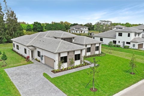 Villa ou maison à louer à Davie, Floride: 5 chambres, 405.89 m2 № 1728123 - photo 1