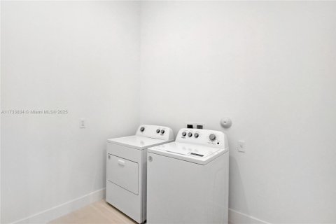 Villa ou maison à louer à Davie, Floride: 5 chambres, 405.89 m2 № 1728123 - photo 30