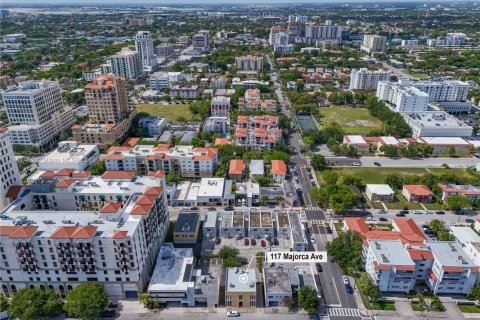 Commercial property in Coral Gables, Florida № 1685771 - photo 3
