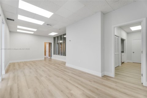 Commercial property in Coral Gables, Florida № 1685771 - photo 14