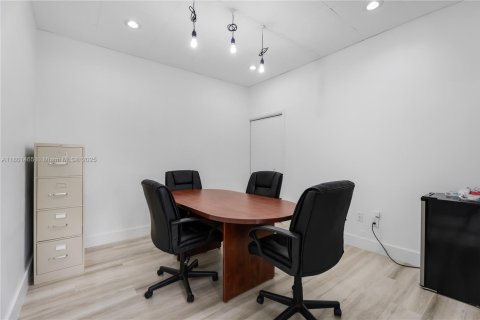 Commercial property in Coral Gables, Florida № 1685771 - photo 25