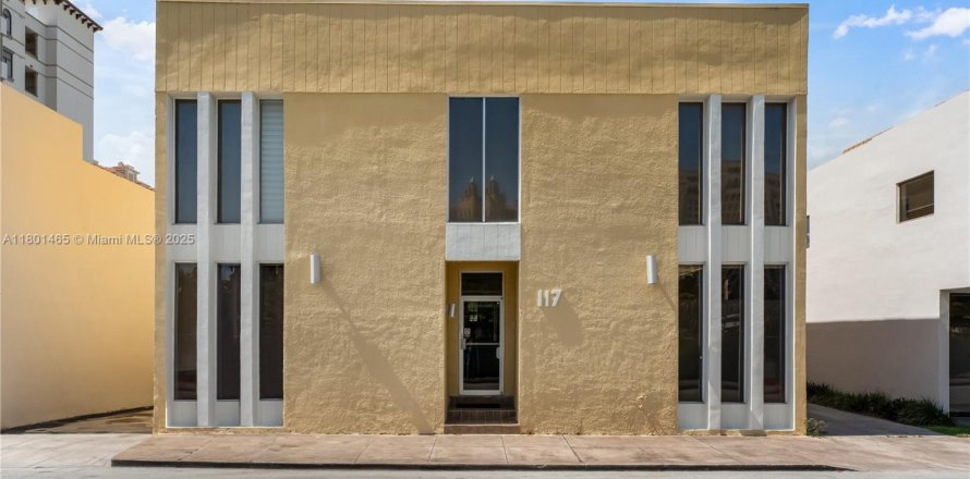 Commercial property in Coral Gables, Florida № 1685771