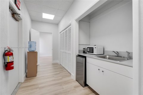 Commercial property in Coral Gables, Florida № 1685771 - photo 15