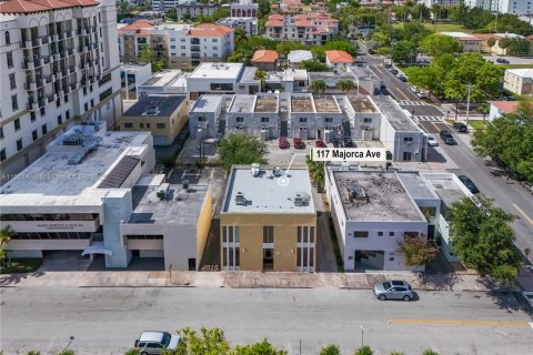 Commercial property in Coral Gables, Florida № 1685771 - photo 6