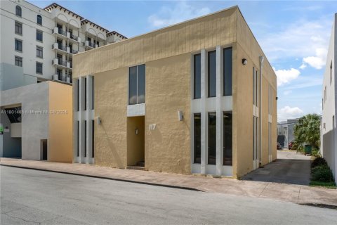 Commercial property in Coral Gables, Florida № 1685771 - photo 2