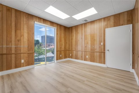 Commercial property in Coral Gables, Florida № 1685771 - photo 11