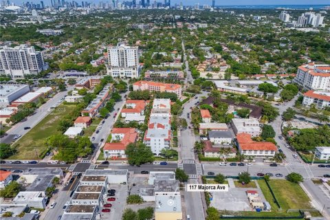 Commercial property in Coral Gables, Florida № 1685771 - photo 4