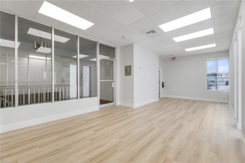 Commercial property in Coral Gables, Florida № 1685771 - photo 13