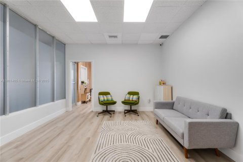 Commercial property in Coral Gables, Florida № 1685771 - photo 17