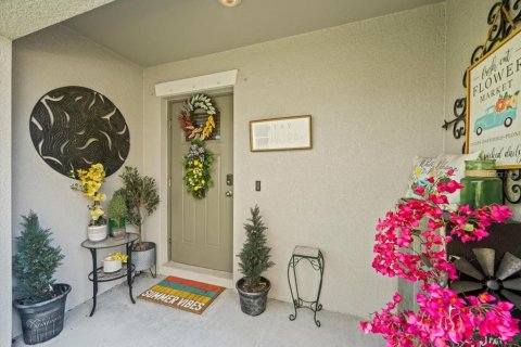 Townhouse in PALM RIVER TOWNHOMES in Tampa, Florida 3 bedrooms, 188.59 sq.m. № 1680563 - photo 3