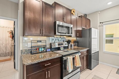 Townhouse in PALM RIVER TOWNHOMES in Tampa, Florida 3 bedrooms, 188.59 sq.m. № 1680563 - photo 26