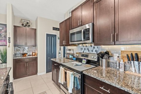 Townhouse in PALM RIVER TOWNHOMES in Tampa, Florida 3 bedrooms, 188.59 sq.m. № 1680563 - photo 27