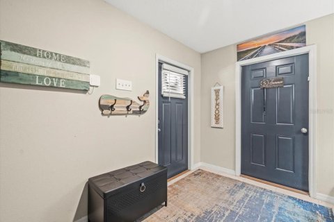 Townhouse in PALM RIVER TOWNHOMES in Tampa, Florida 3 bedrooms, 188.59 sq.m. № 1680563 - photo 4
