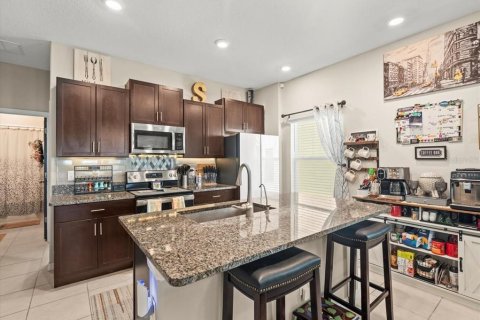 Townhouse in PALM RIVER TOWNHOMES in Tampa, Florida 3 bedrooms, 188.59 sq.m. № 1680563 - photo 24