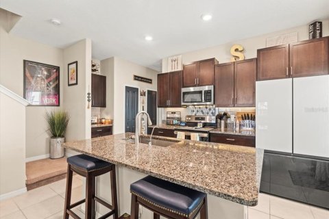 Townhouse in PALM RIVER TOWNHOMES in Tampa, Florida 3 bedrooms, 188.59 sq.m. № 1680563 - photo 23