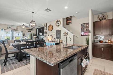 Townhouse in PALM RIVER TOWNHOMES in Tampa, Florida 3 bedrooms, 188.59 sq.m. № 1680563 - photo 30