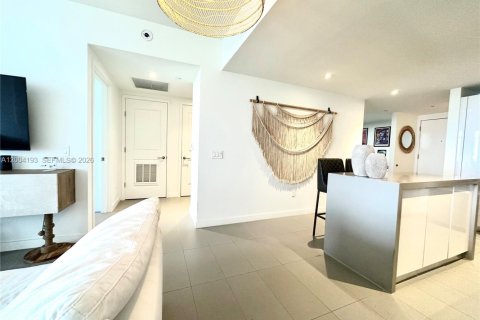 Condominio en alquiler en Miami, Florida, 1 dormitorio, 78.97 m2 № 2068545 - foto 15