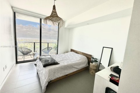 Condominio en alquiler en Miami, Florida, 1 dormitorio, 78.97 m2 № 2068545 - foto 4