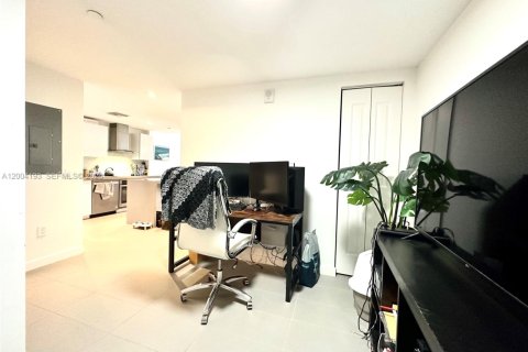 Condominio en alquiler en Miami, Florida, 1 dormitorio, 78.97 m2 № 2068545 - foto 24