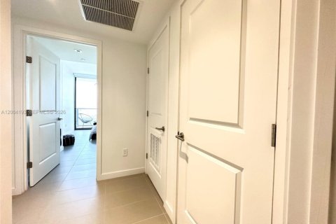 Condominio en alquiler en Miami, Florida, 1 dormitorio, 78.97 m2 № 2068545 - foto 21