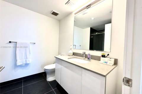 Condominio en alquiler en Miami, Florida, 1 dormitorio, 78.97 m2 № 2068545 - foto 5