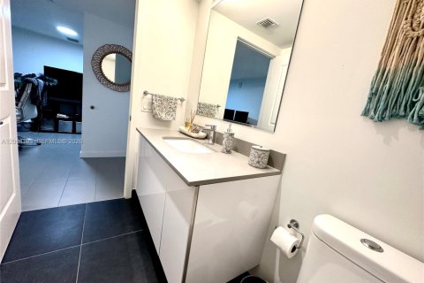 Condominio en alquiler en Miami, Florida, 1 dormitorio, 78.97 m2 № 2068545 - foto 26